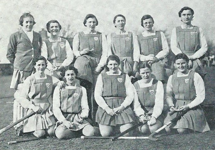 Ella Vlandy back row far right in Scotland team 1939