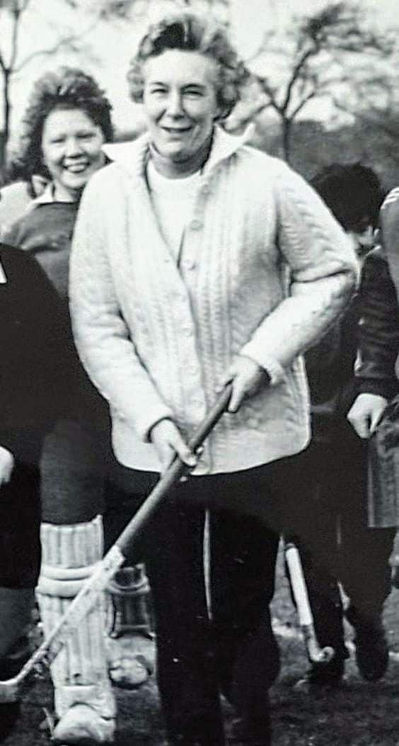 Marie Weir coaching Scottish schoolgirls